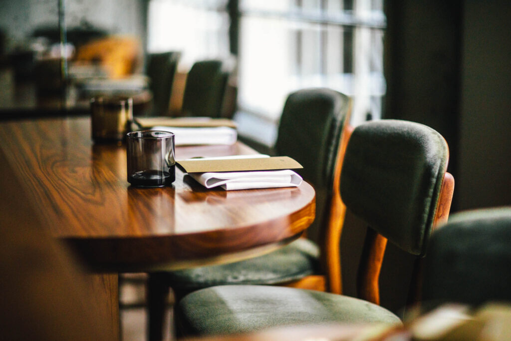 interior of até, Amsterdam's smallest chef's table restaurant by Chef Filip Hanlo in luxury boutique hotel The Dylan Amsterdam. The chefs table consists of 6 chairs at the counter.